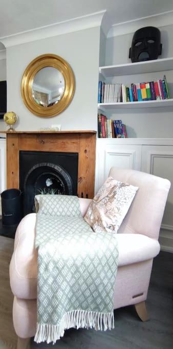 Windsor Cottage: Cosy, Charming, Full Of Character Экстерьер фото