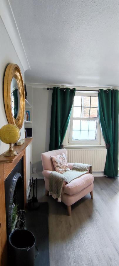 Windsor Cottage: Cosy, Charming, Full Of Character Экстерьер фото