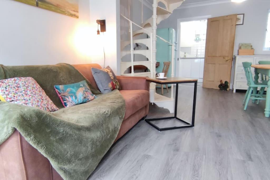Windsor Cottage: Cosy, Charming, Full Of Character Экстерьер фото